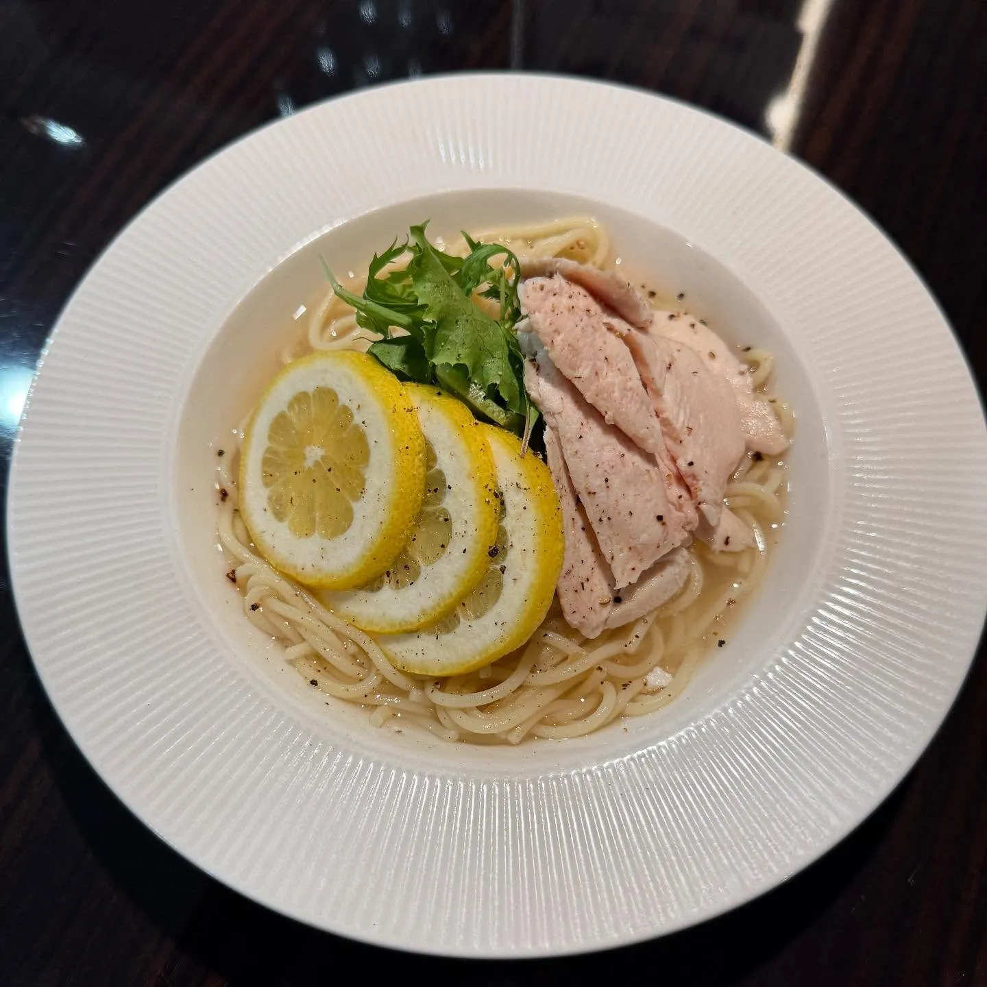 “蒸し鶏の塩レモンパスタ”